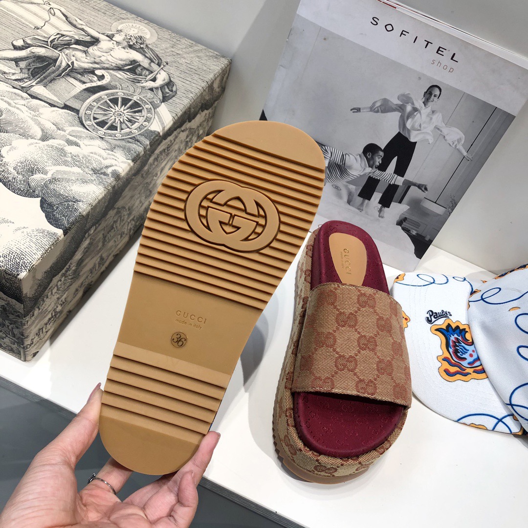 Gucci Women's Original GG Slide Sandal - DopestKickz