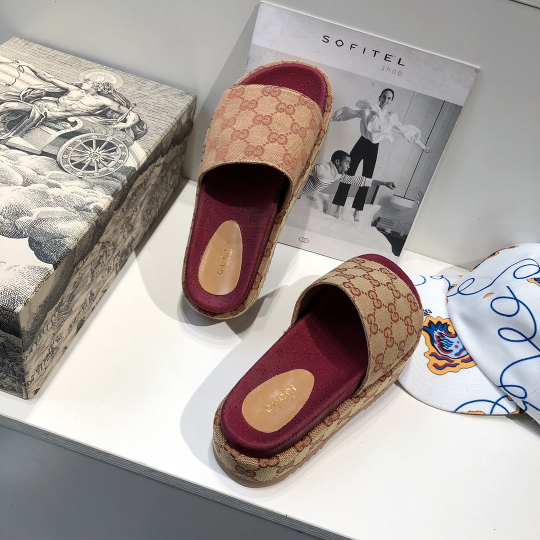 Gucci Women's Original GG Slide Sandal - DopestKickz