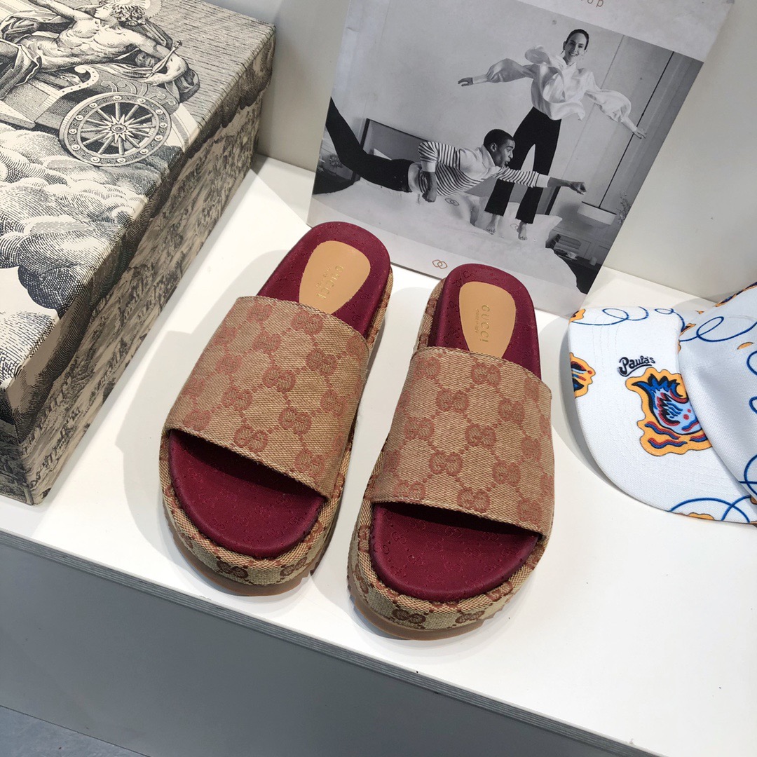 Gucci Women's Original GG Slide Sandal - DopestKickz