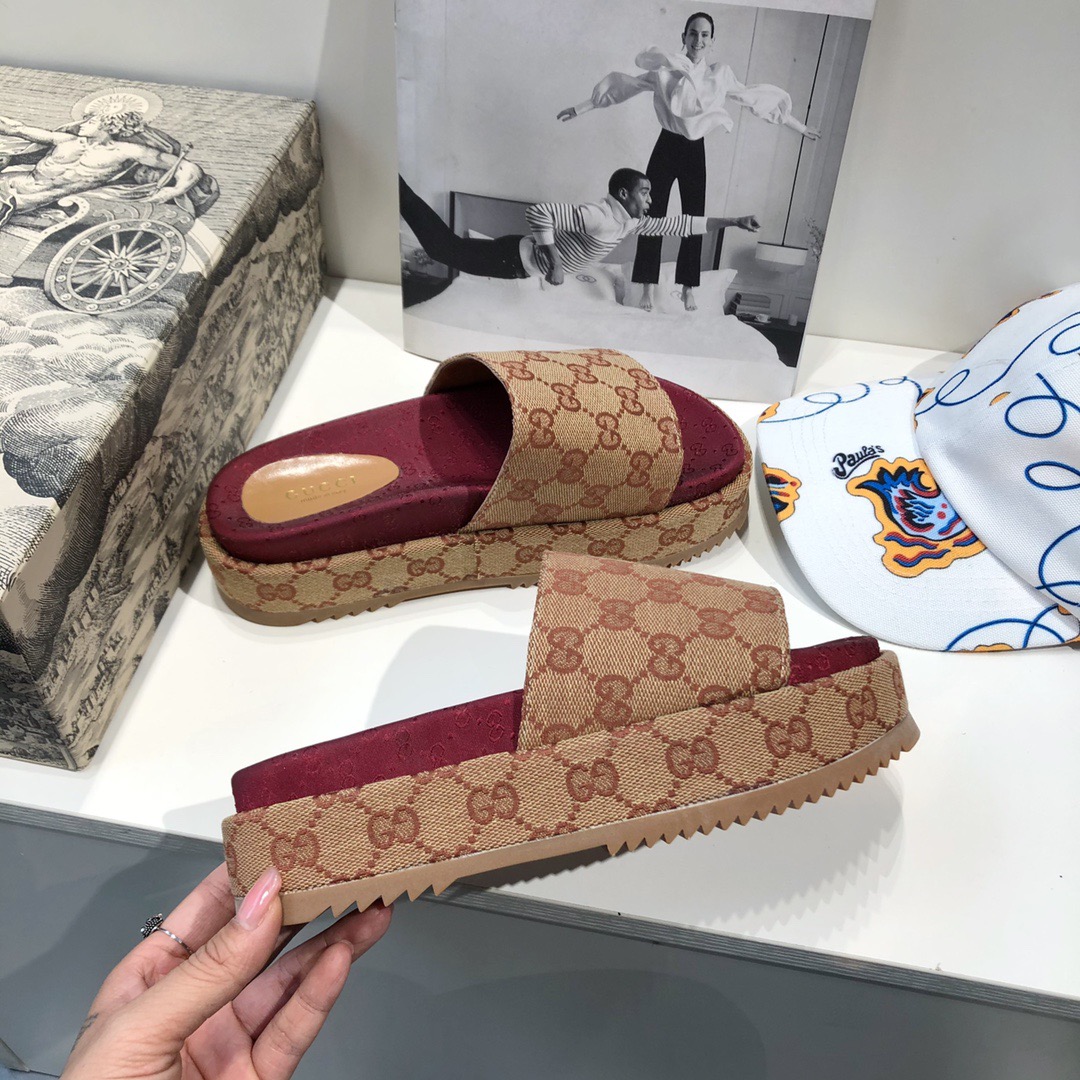 Gucci Women's Original GG Slide Sandal - DopestKickz