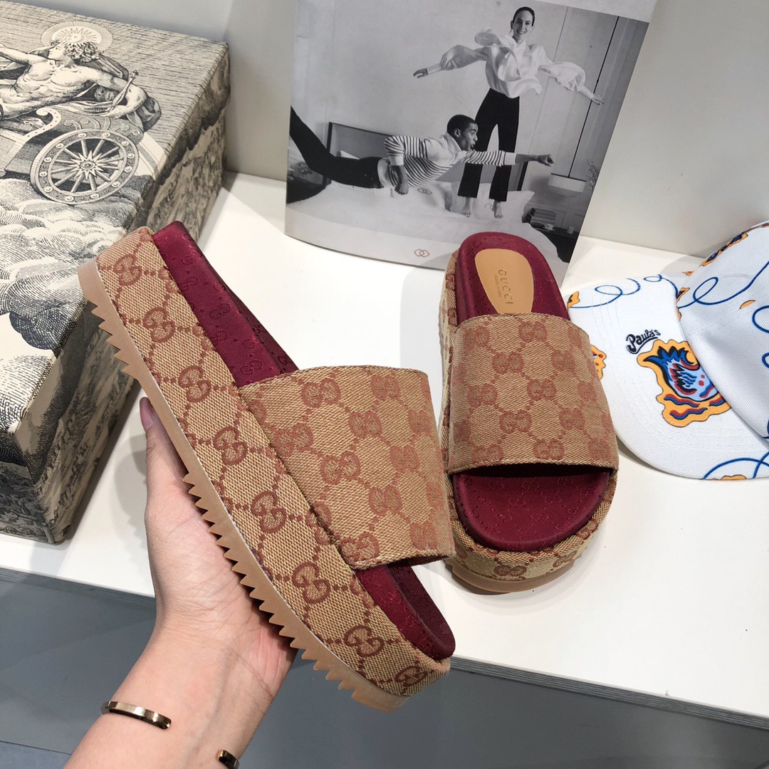 Gucci Women's Original GG Slide Sandal - DopestKickz