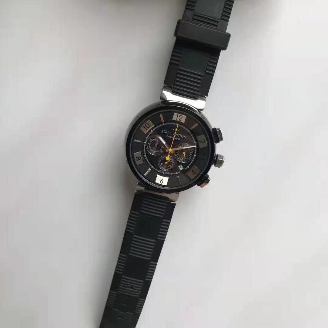 Louis Vuitton Watch - DopestKickz