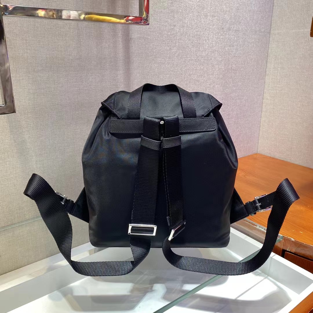 Prada Logo Plaque Backpack(23.5-28-12cm) - DopestKickz