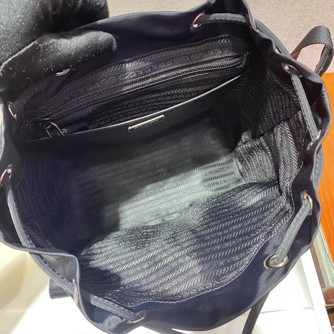 Prada Logo Plaque Backpack(23.5-28-12cm) - DopestKickz
