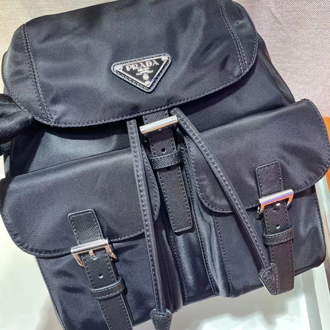 Prada Logo Plaque Backpack(23.5-28-12cm) - DopestKickz