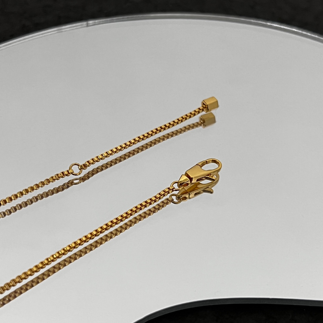 Gucci Link To Love Necklace With Diamonds - DopestKickz