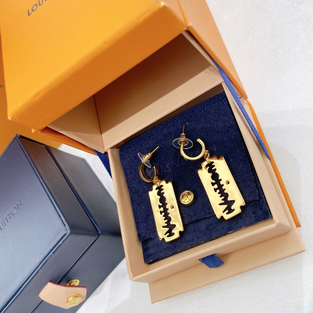 Louis Vuitton Earrings - DopestKickz