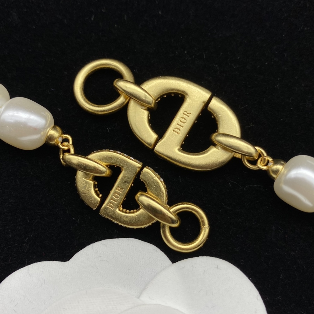 Dior Pearl Necklace - DopestKickz