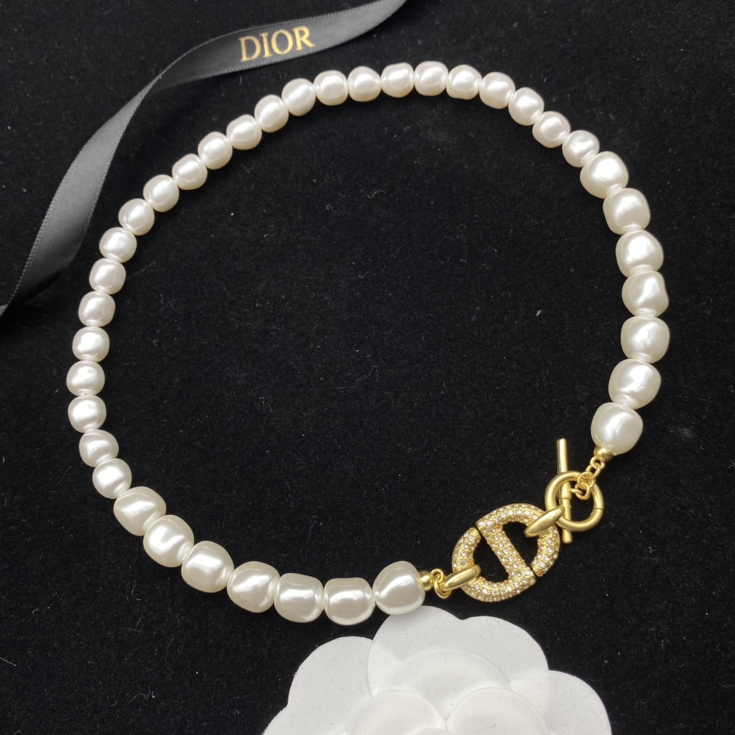 Dior Pearl Necklace - DopestKickz
