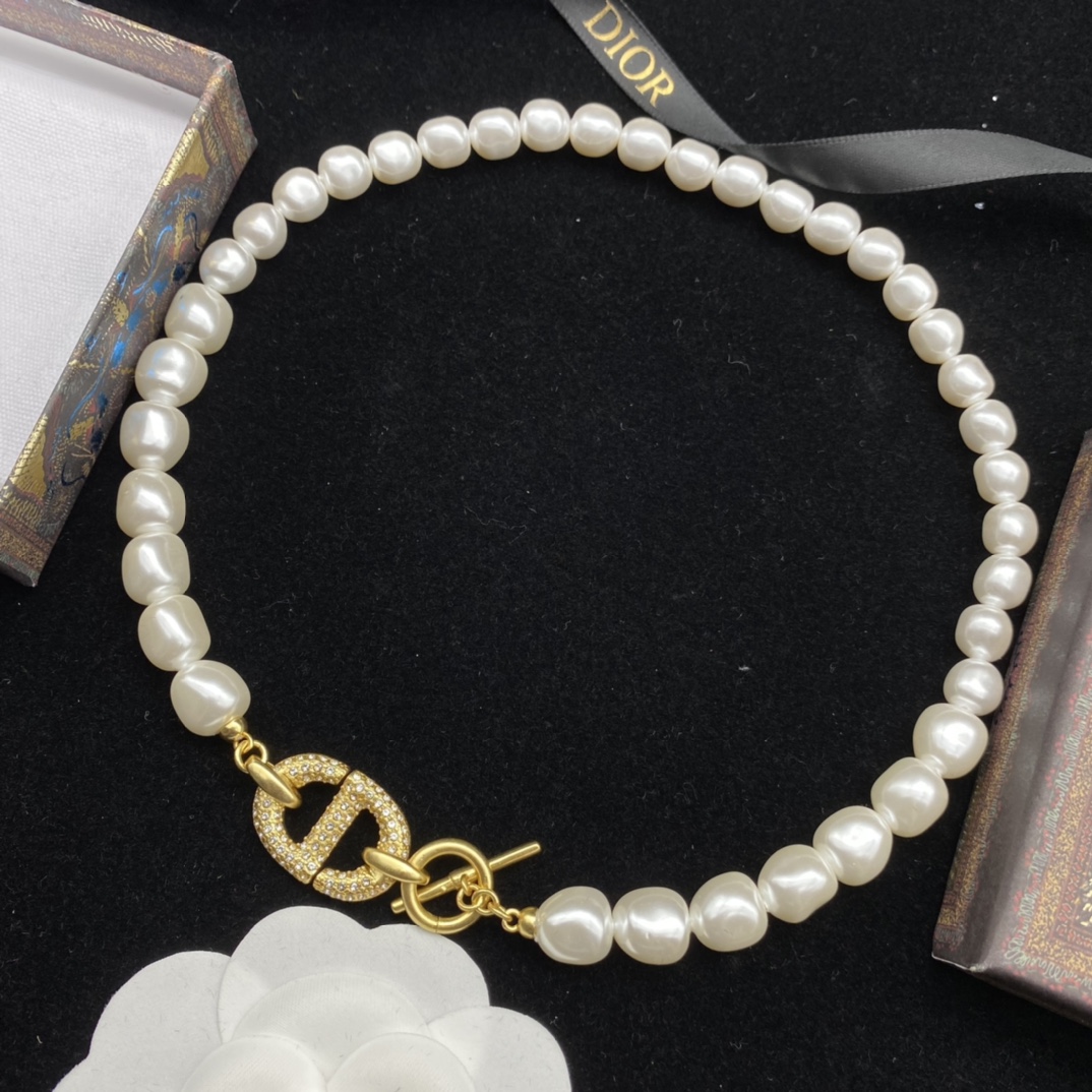 Dior Pearl Necklace - DopestKickz