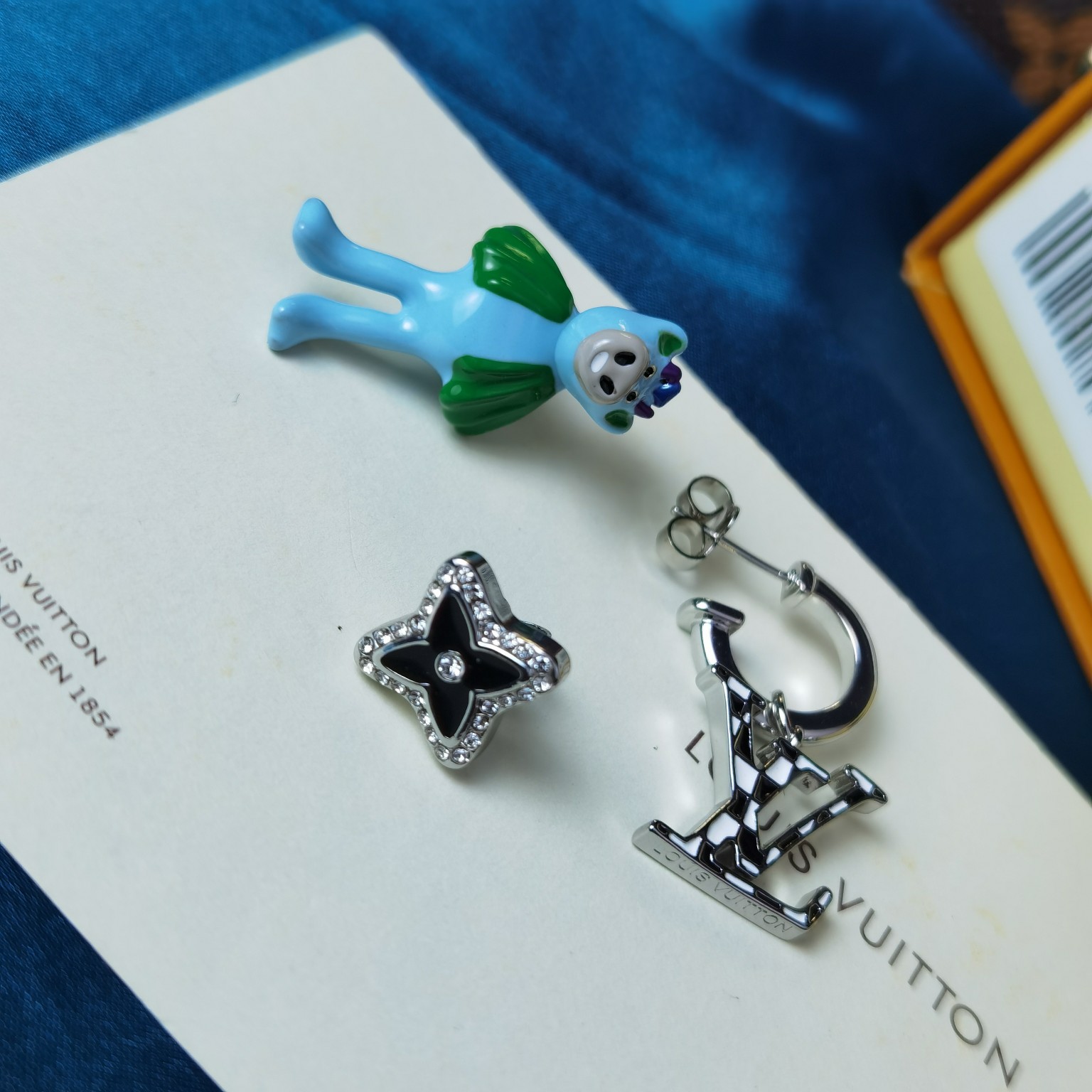 Louis Vuitton Friends Earrings - DopestKickz