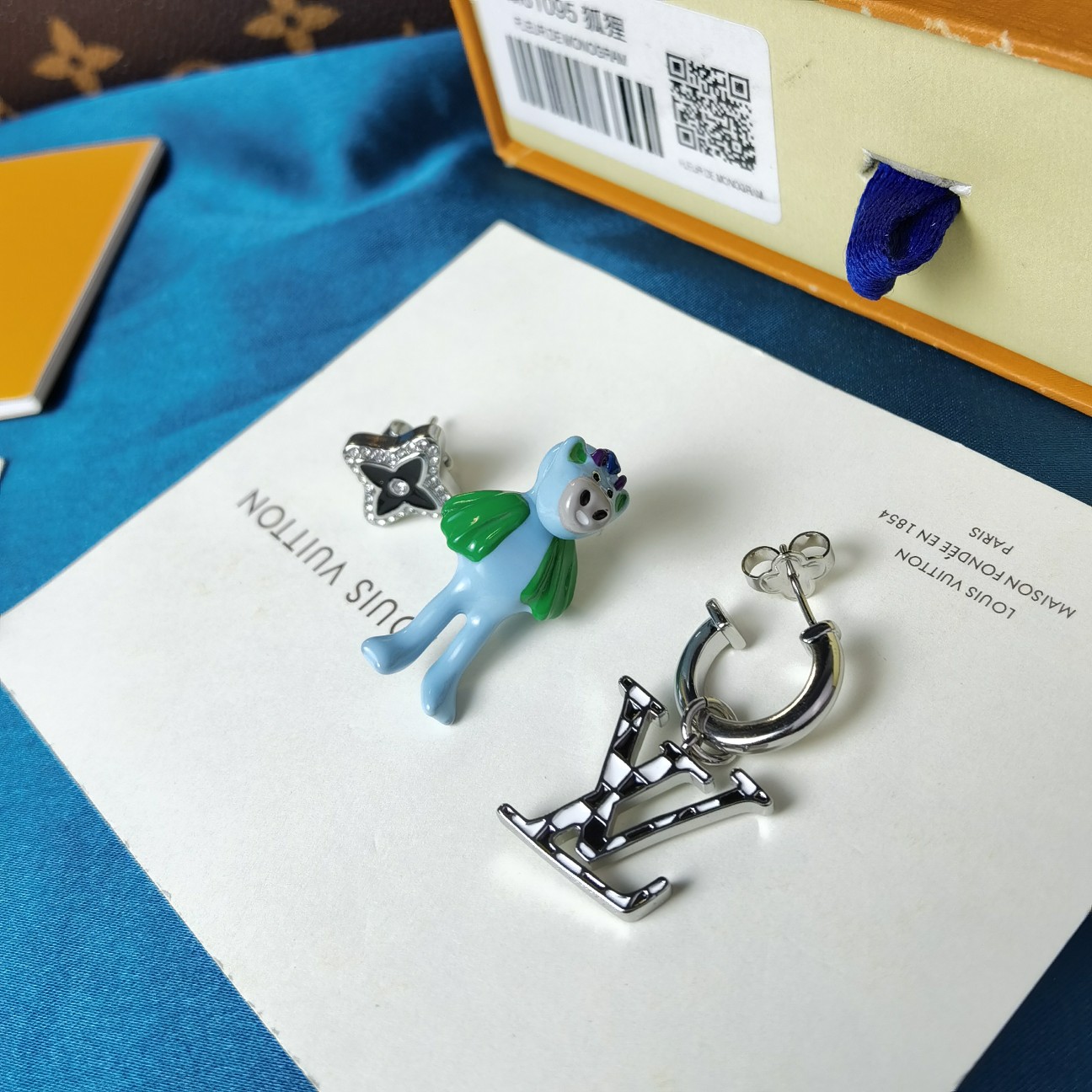 Louis Vuitton Friends Earrings - DopestKickz