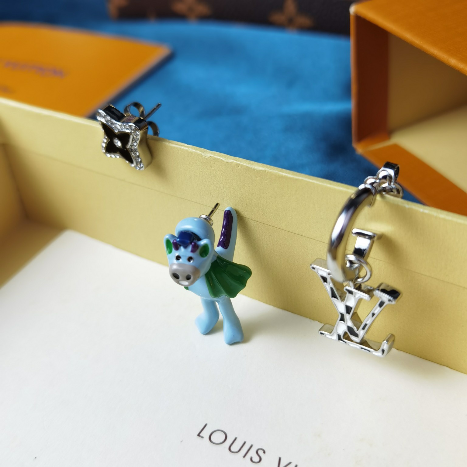 Louis Vuitton Friends Earrings - DopestKickz