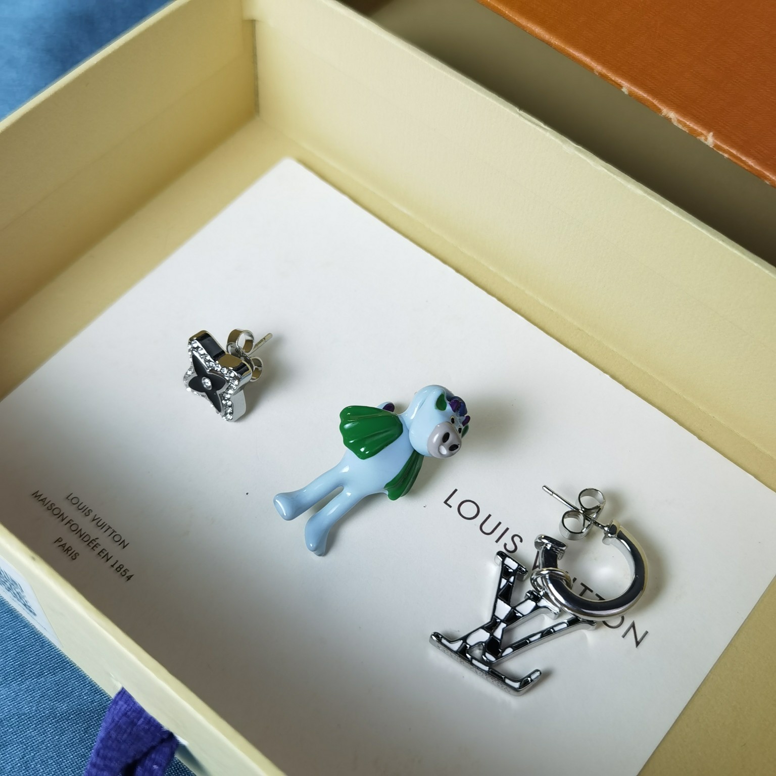 Louis Vuitton Friends Earrings - DopestKickz