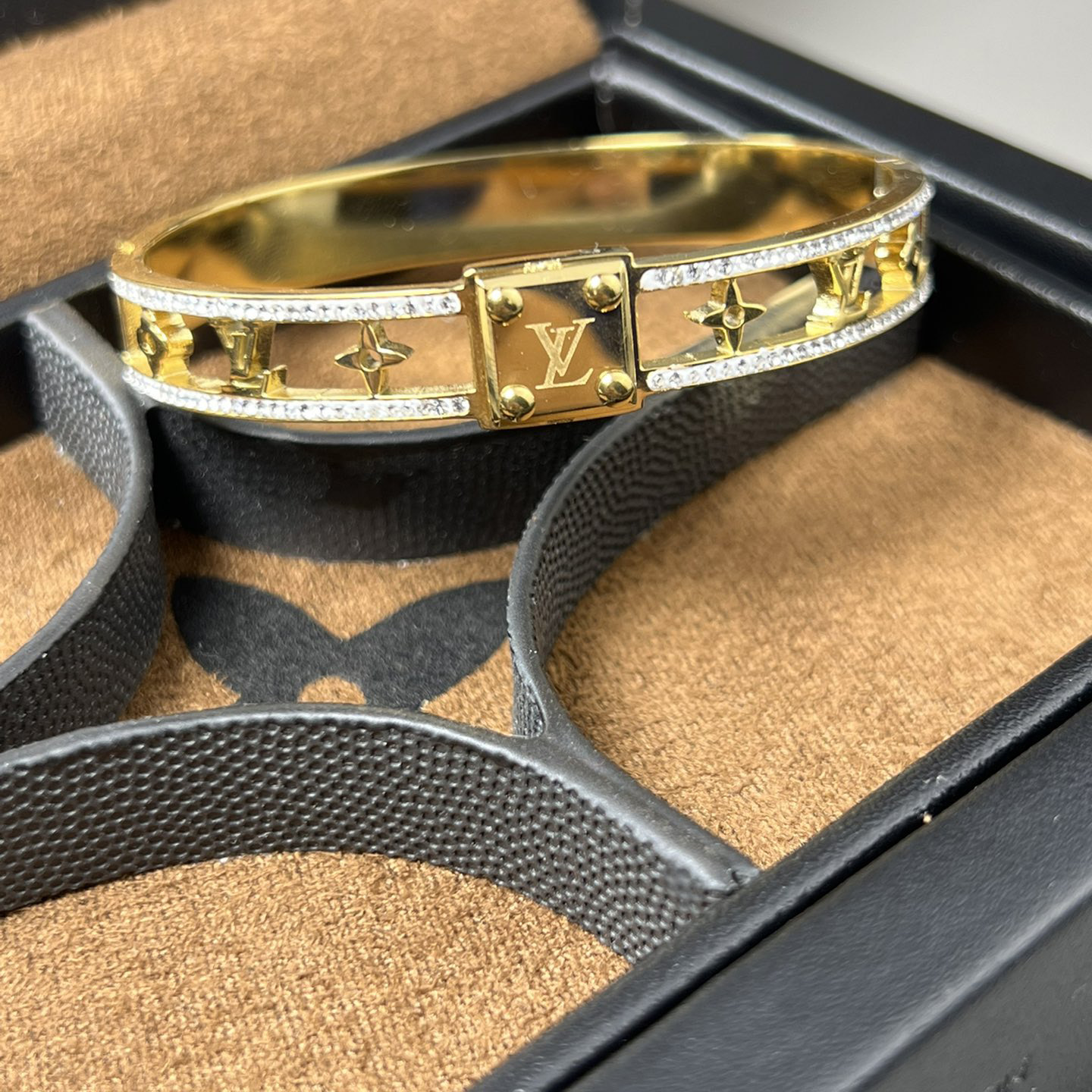 Louis Vuitton Bracelet - DopestKickz