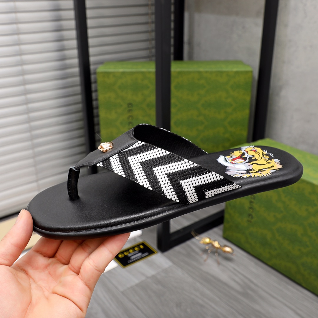 Gucci Rubber GG Men's Flip Flops - DopestKickz