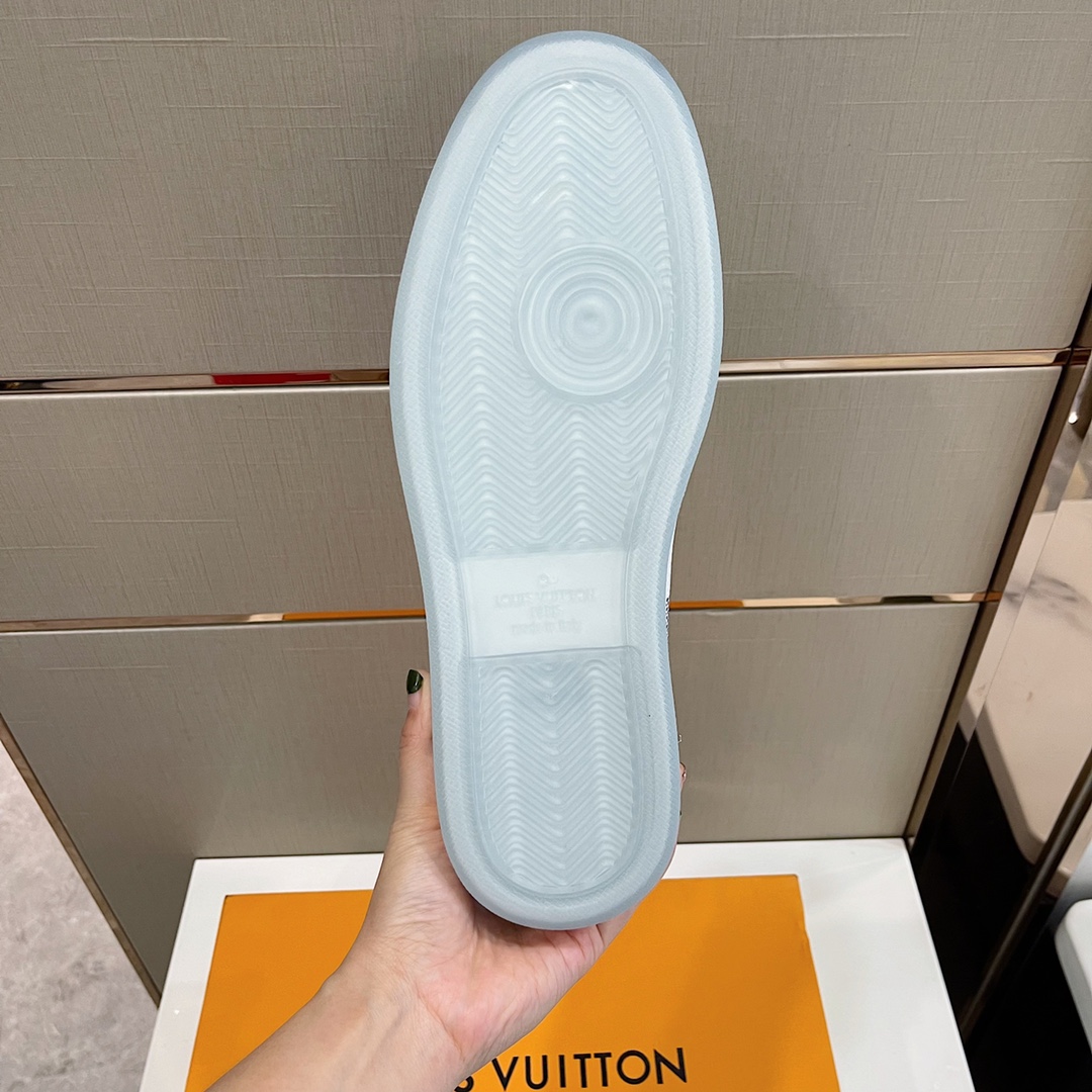 Louis Vuitton Men's Rivoli Sneaker - DopestKickz