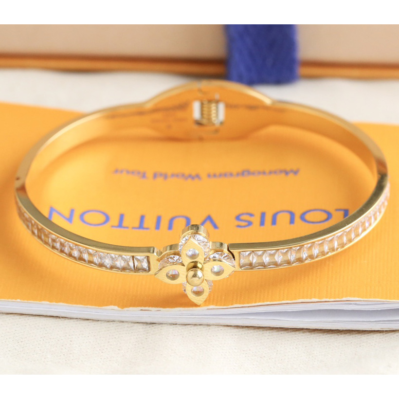 Louis Vuitton Bracelet - DopestKickz