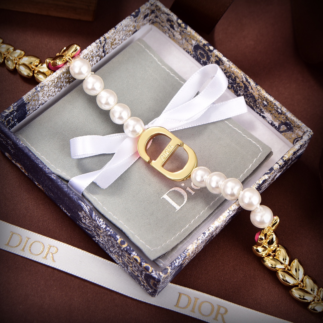 Dior 30 Montaigne Necklace - DopestKickz