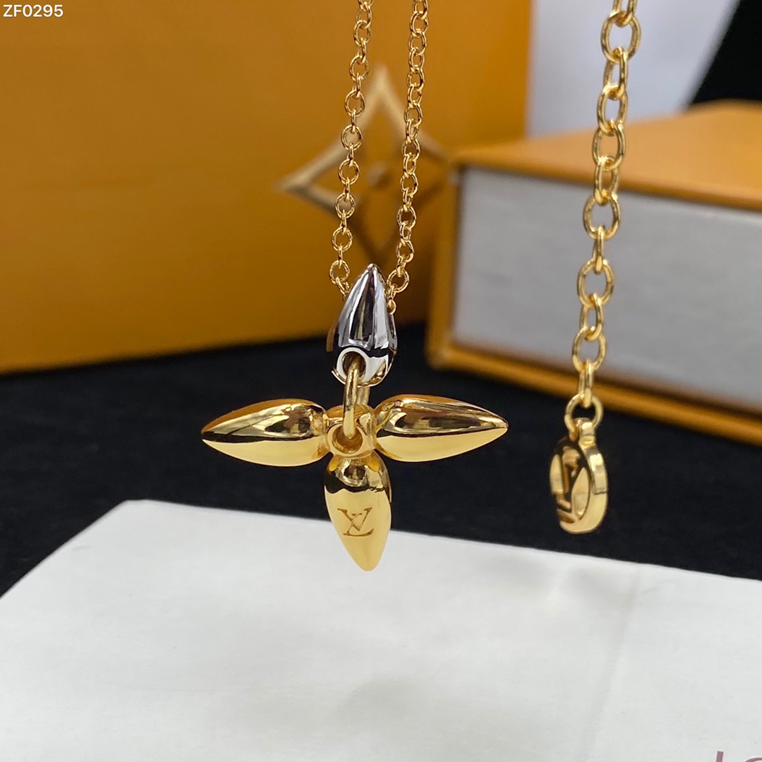 Louis Vuitton Necklace - DopestKickz
