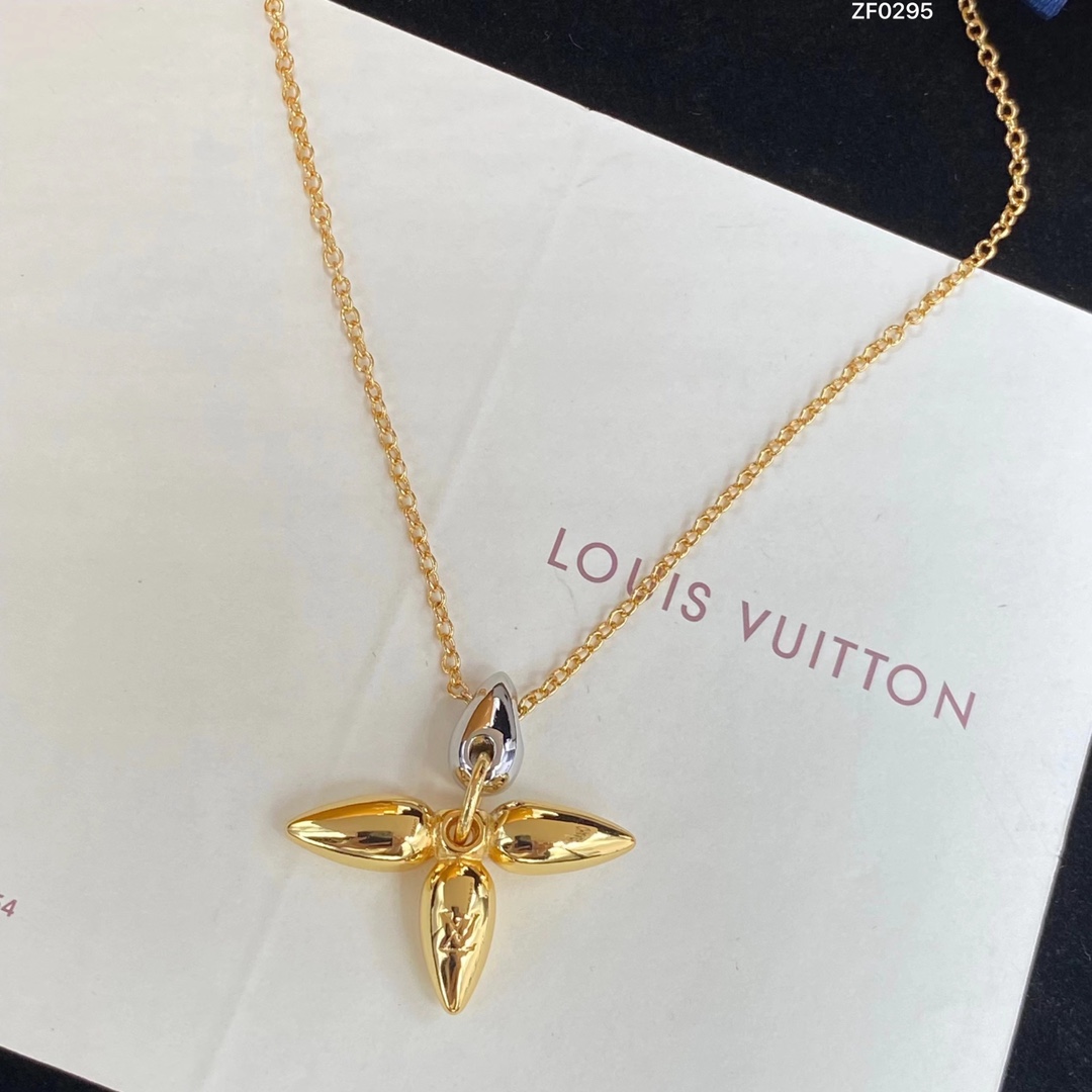 Louis Vuitton Necklace - DopestKickz
