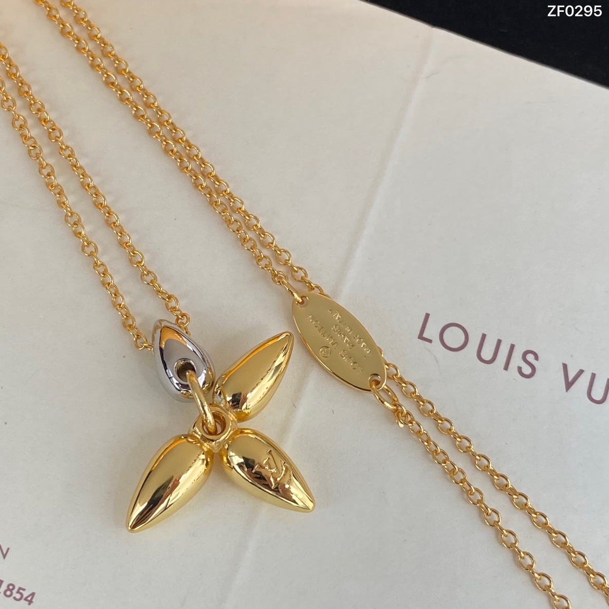 Louis Vuitton Necklace - DopestKickz