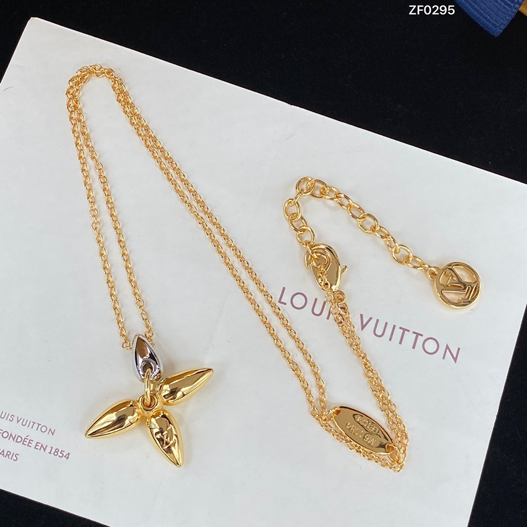 Louis Vuitton Necklace - DopestKickz