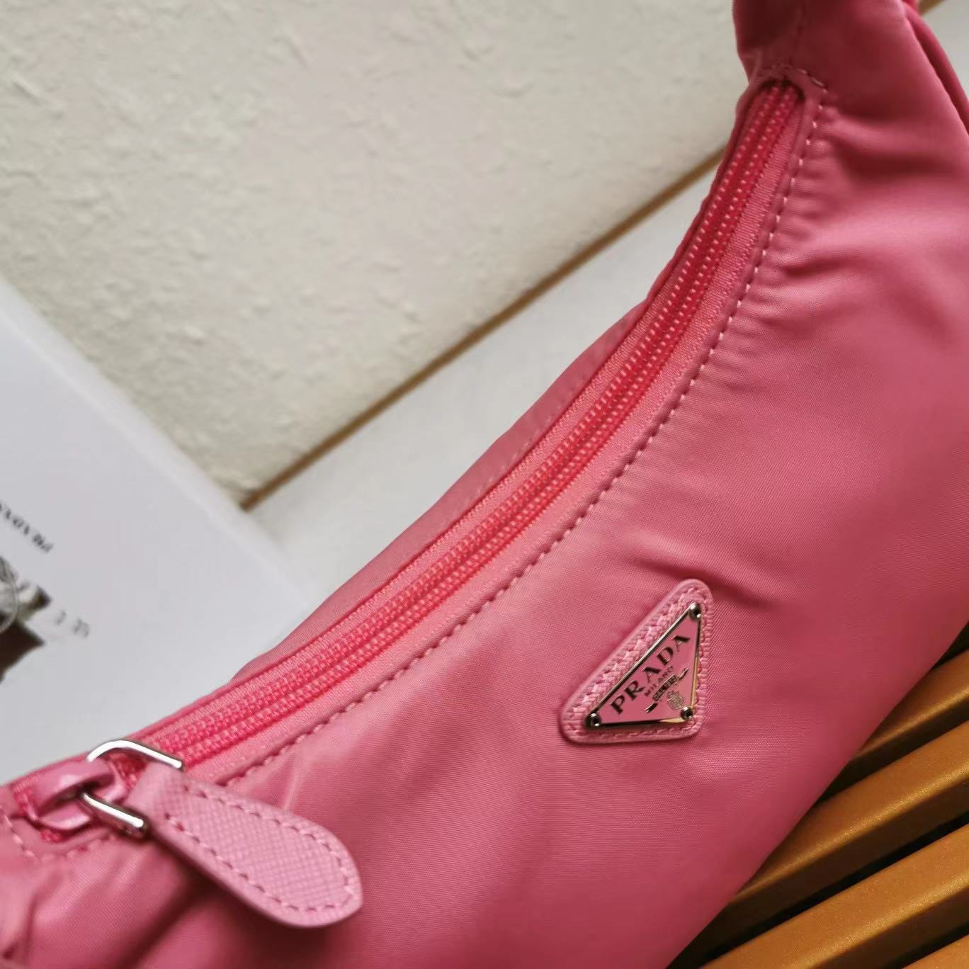 Prada Logo Shoulder  Bag (23-13-5cm) - DopestKickz