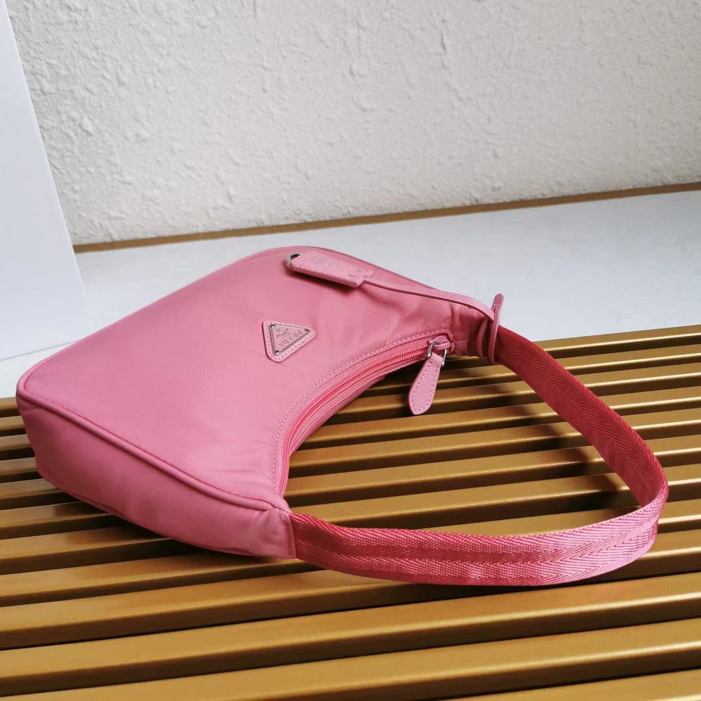 Prada Logo Shoulder  Bag (23-13-5cm) - DopestKickz