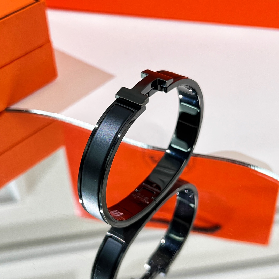 Hermes  Clic HH So Black Bracelets - DopestKickz