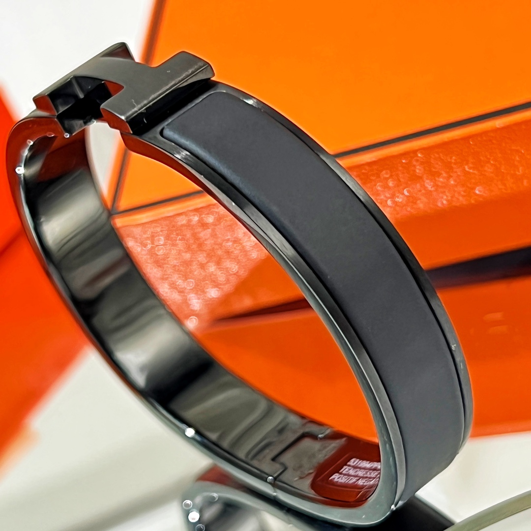 Hermes  Clic HH So Black Bracelets - DopestKickz