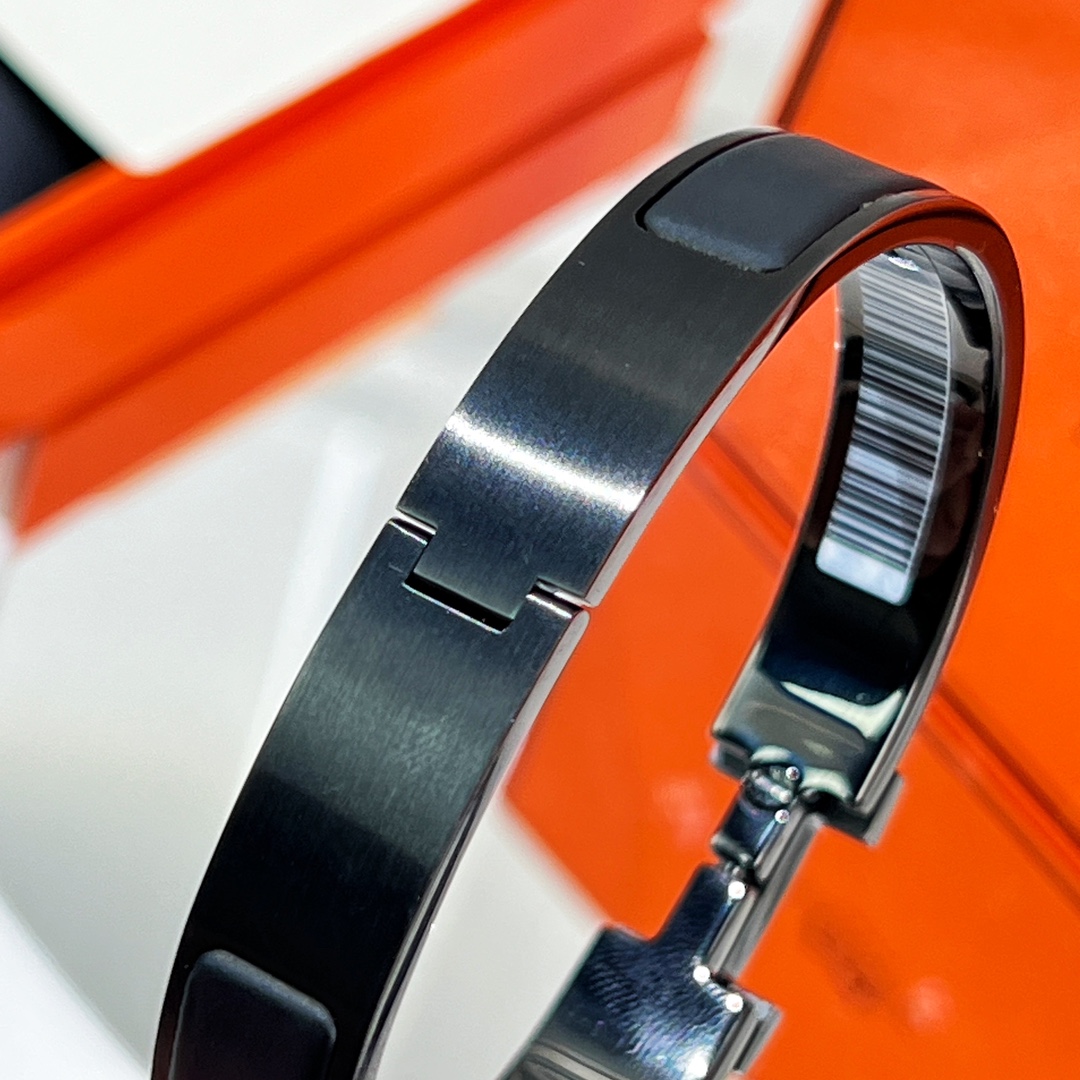 Hermes  Clic HH So Black Bracelets - DopestKickz
