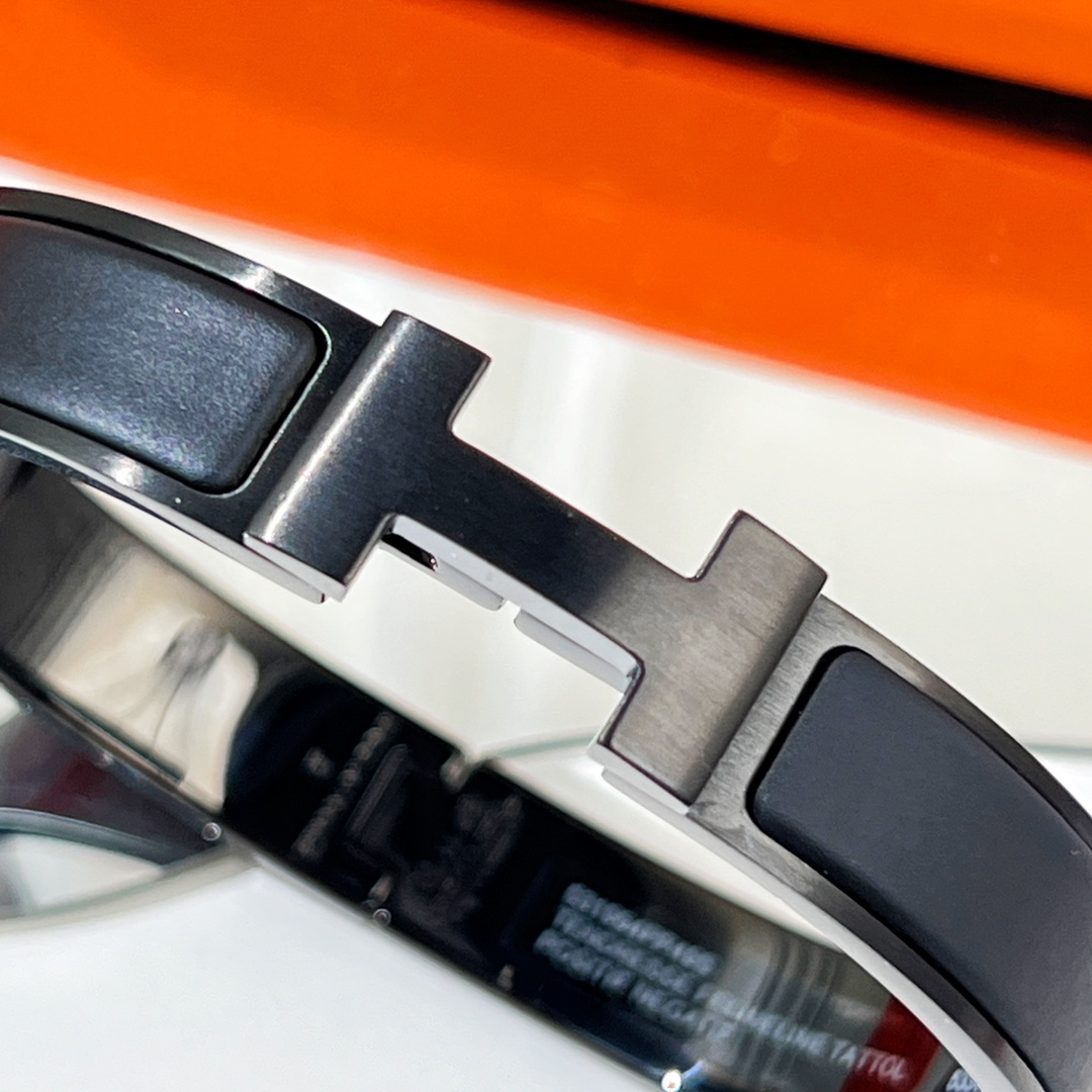 Hermes  Clic HH So Black Bracelets - DopestKickz
