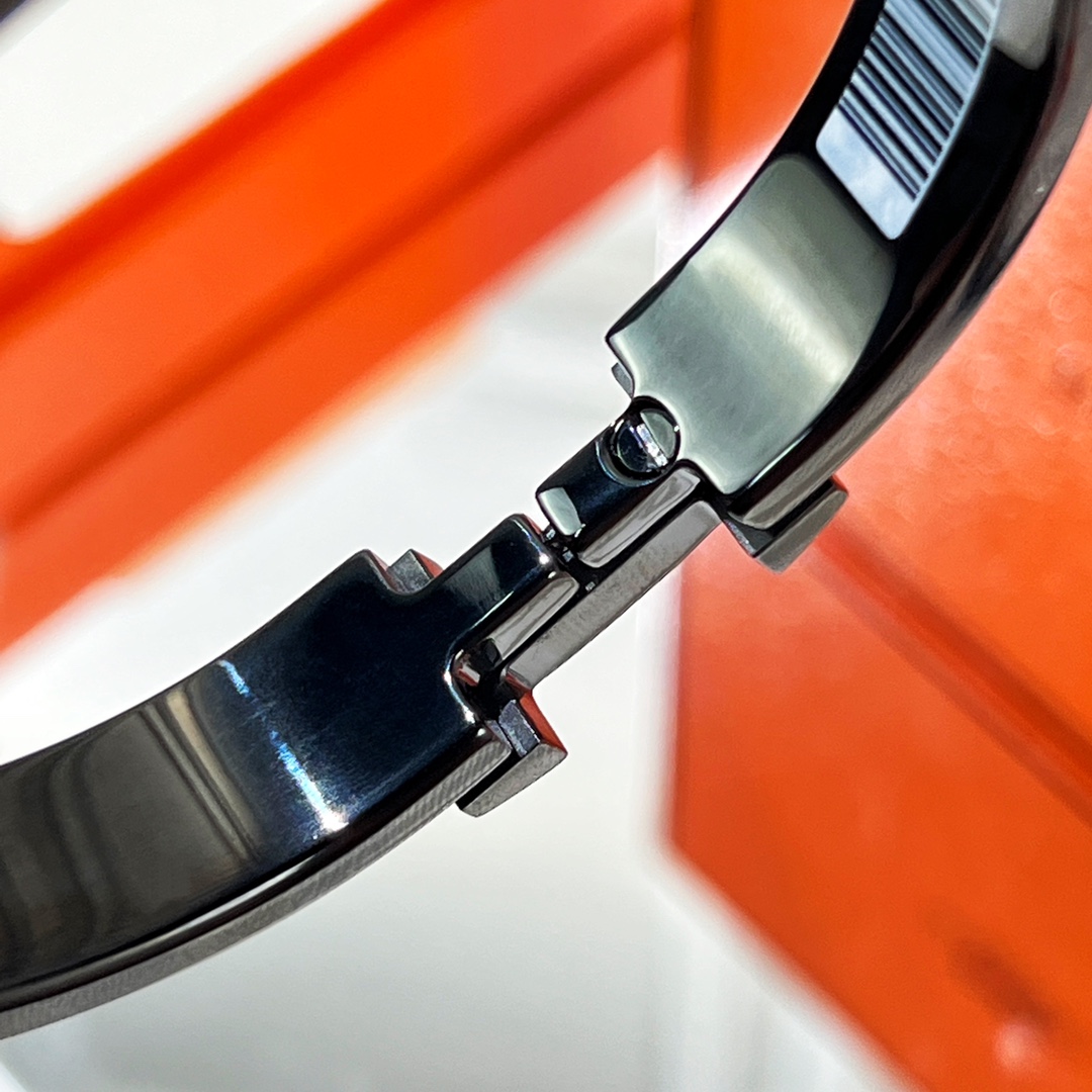 Hermes  Clic HH So Black Bracelets - DopestKickz