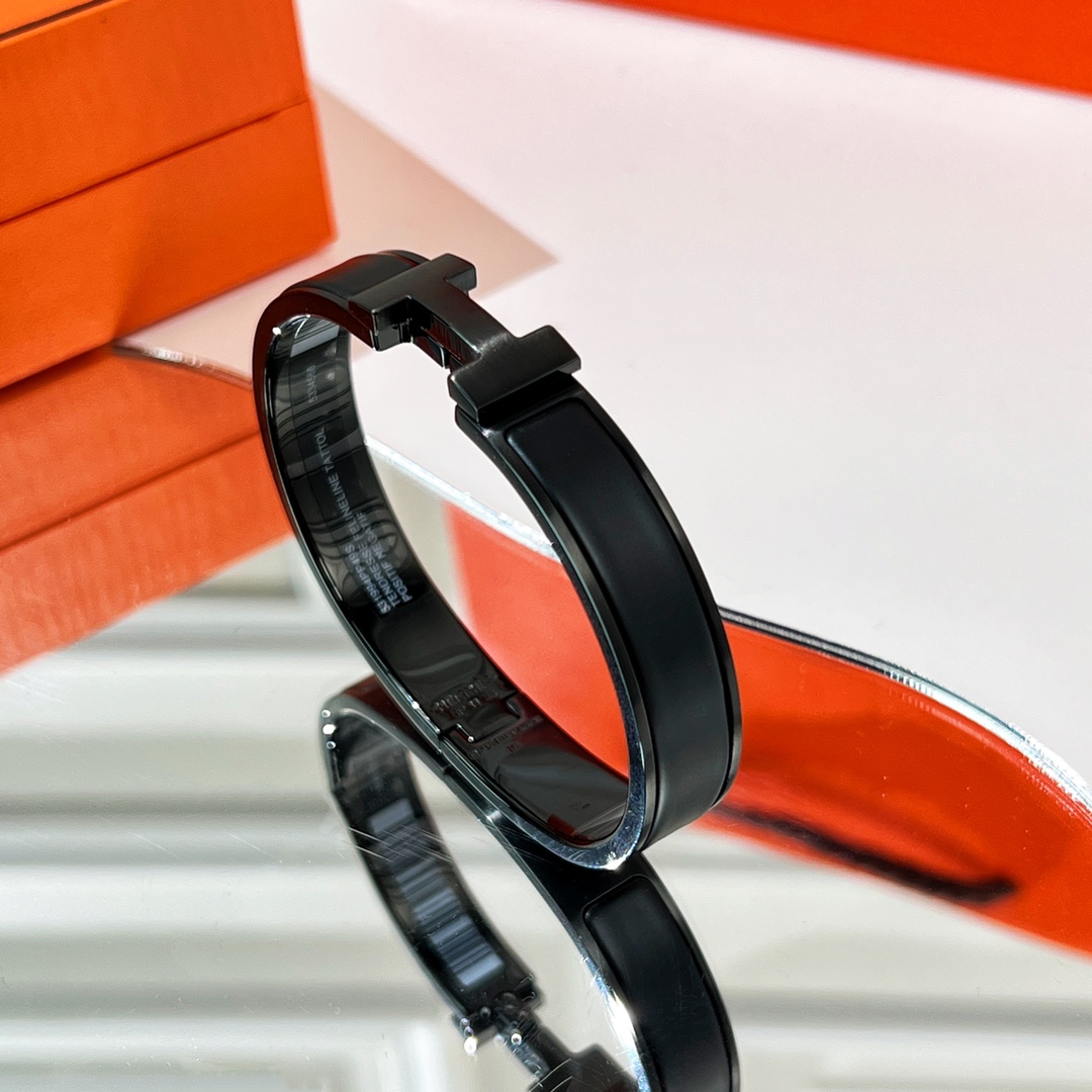 Hermes  Clic HH So Black Bracelets - DopestKickz