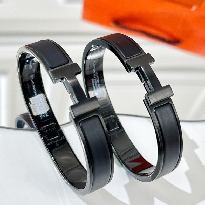 Hermes  Clic HH So Black Bracelets - DopestKickz