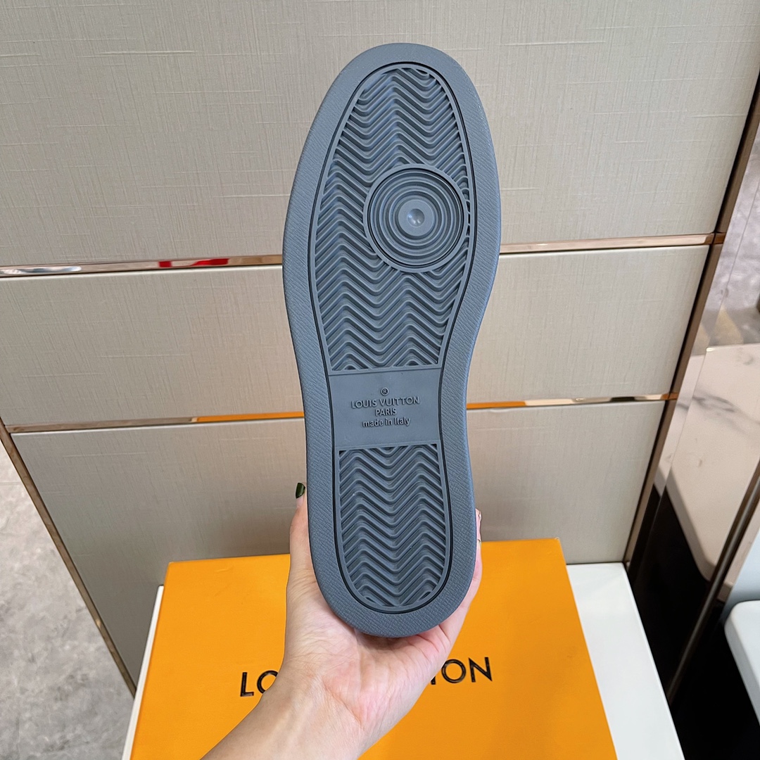 Louis Vuitton Men's Rivoli Sneaker - DopestKickz