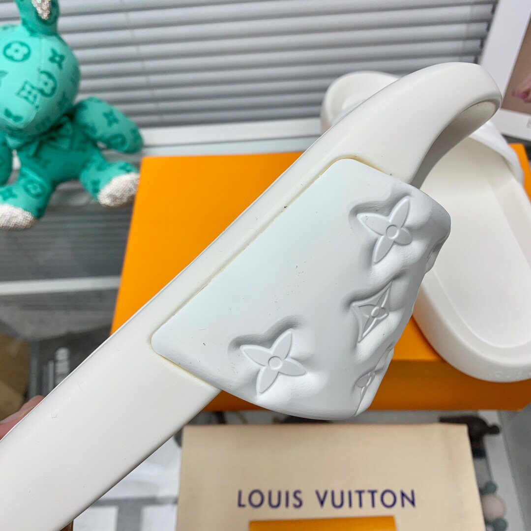 Louis Vuitton Waterfront Mule  1A9FK7 - DopestKickz