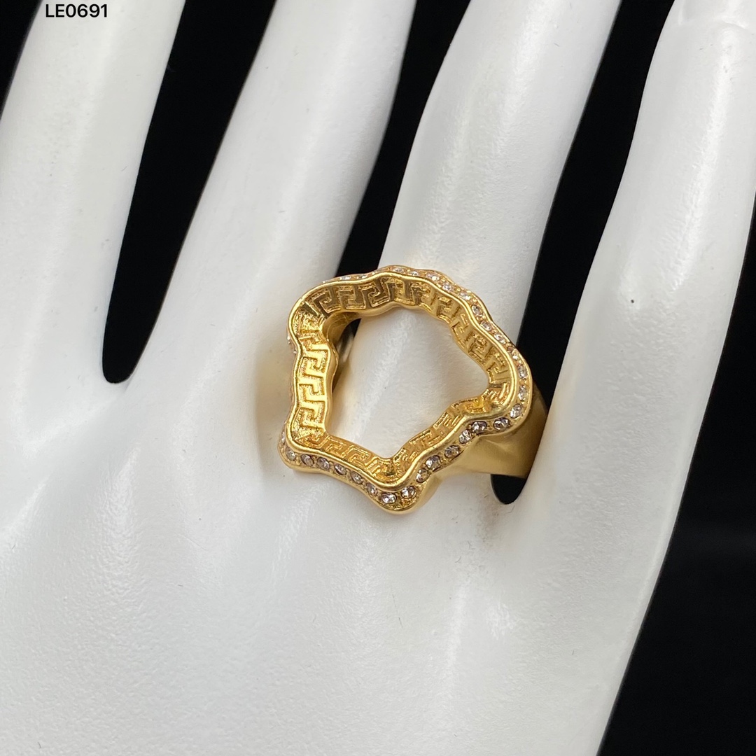 Versace La Medusa Curve Ring - DopestKickz