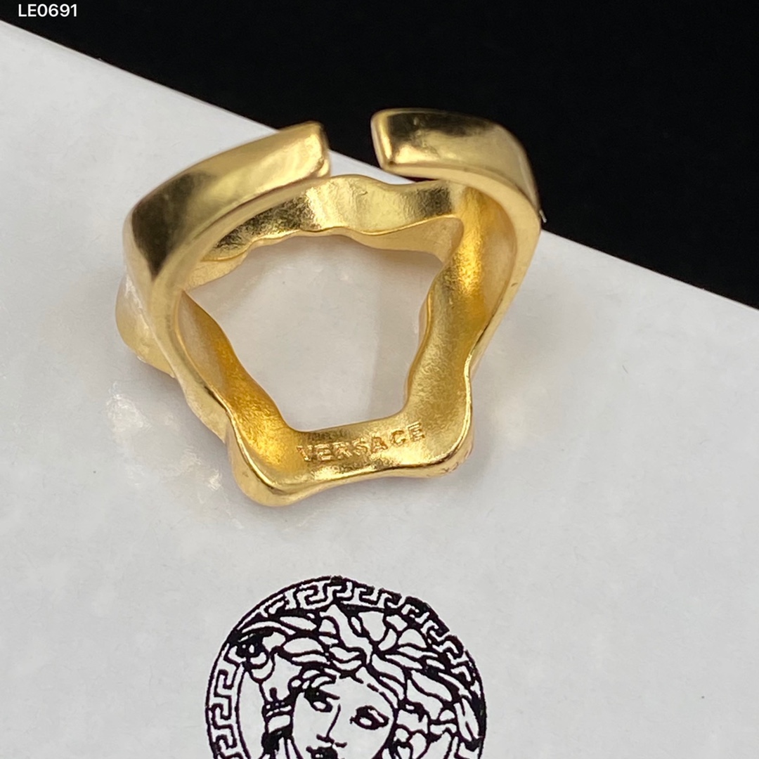 Versace La Medusa Curve Ring - DopestKickz