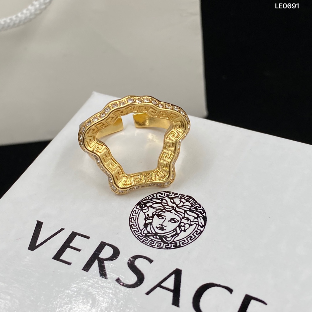 Versace La Medusa Curve Ring - DopestKickz