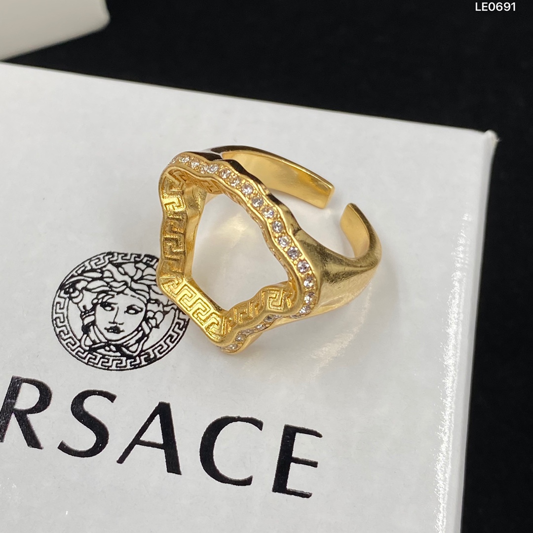 Versace La Medusa Curve Ring - DopestKickz