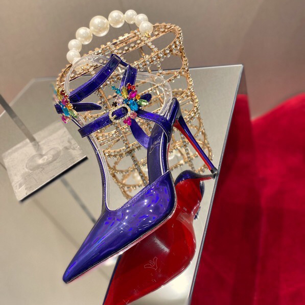 Christian Louboutin Maravilla Pump - DopestKickz