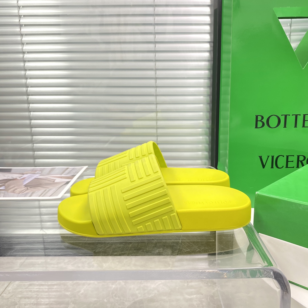 Bottega Veneta Rubber slides - DopestKickz