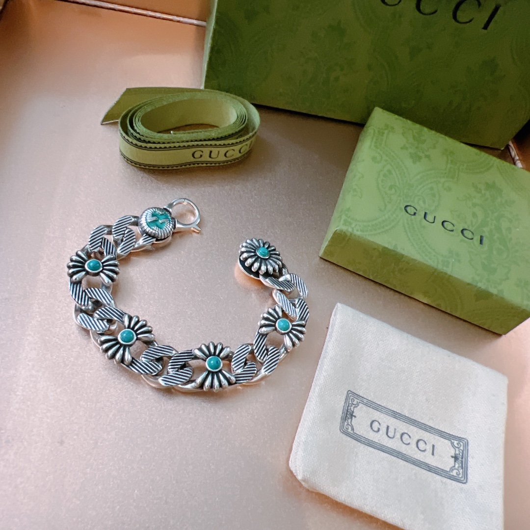 Gucci Interlocking G Flower Bracelet - DopestKickz