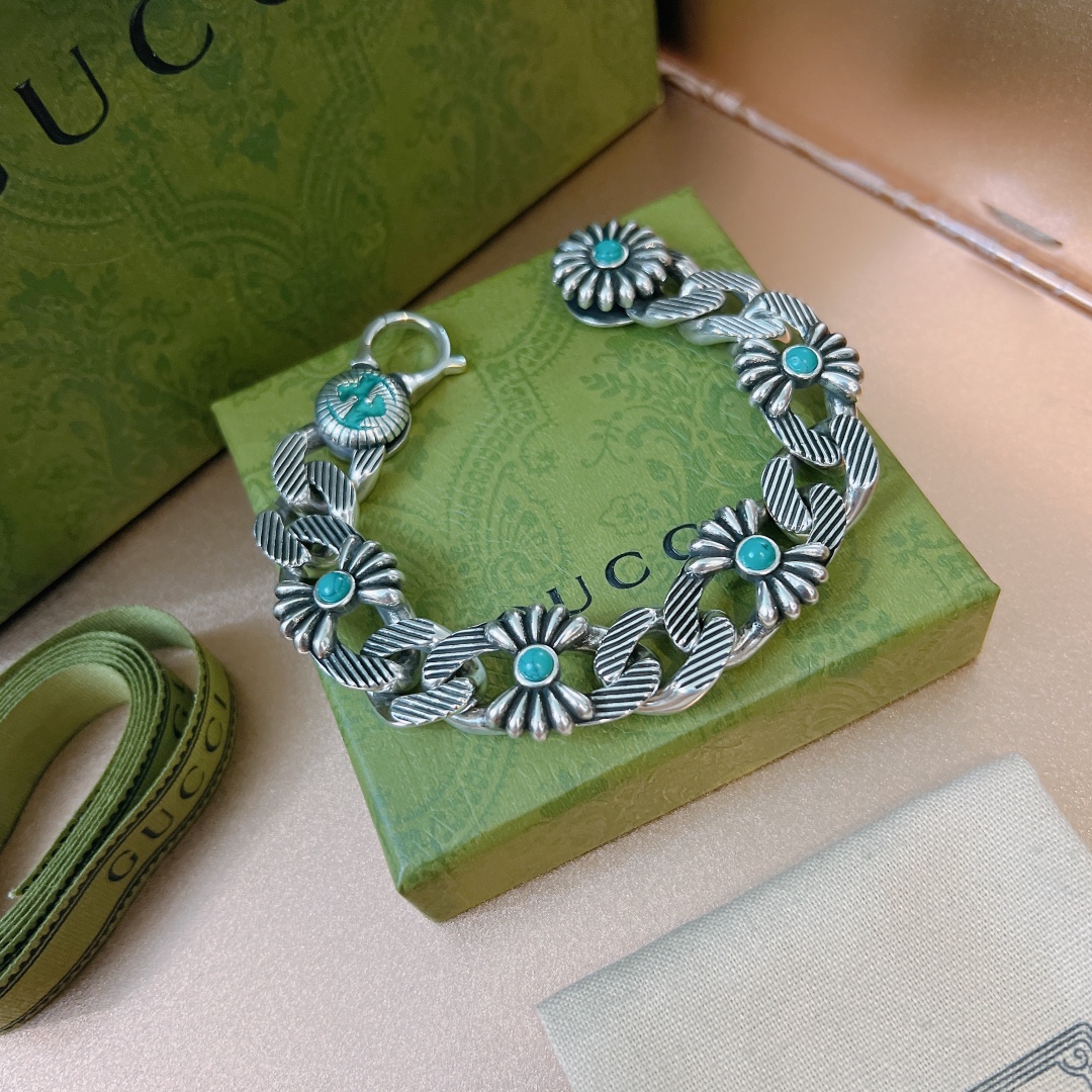 Gucci Interlocking G Flower Bracelet - DopestKickz