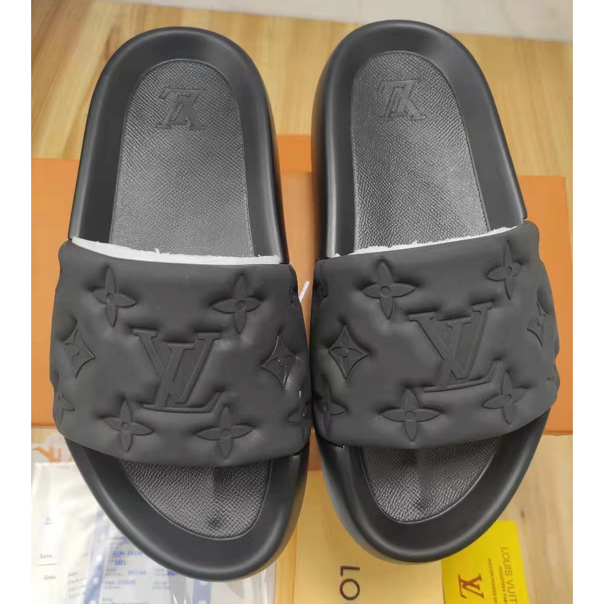 Louis Vuitton Waterfront Mule  1A9FKO - DopestKickz