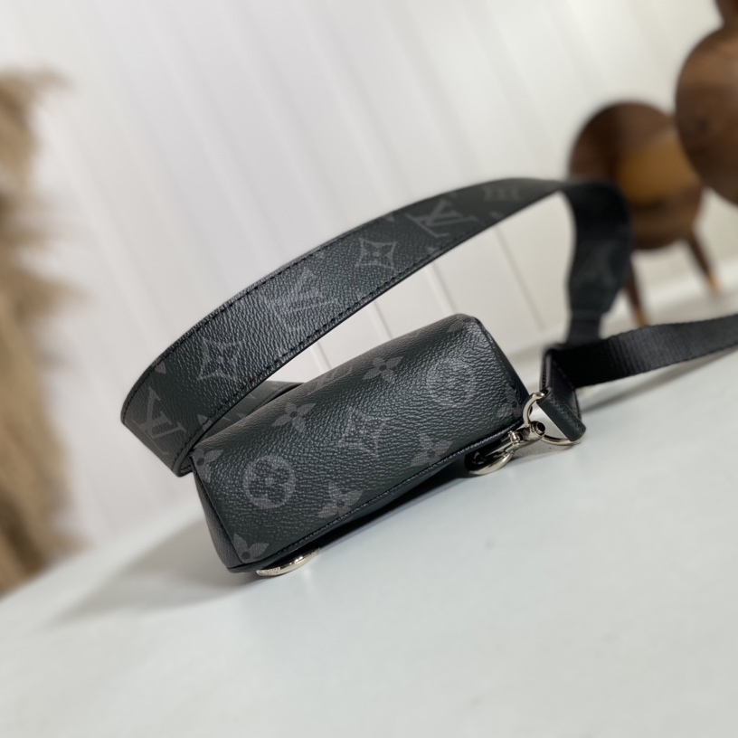 Louis Vuitton Outdoor Slingbag(13-21-5cm)   M30741 - DopestKickz