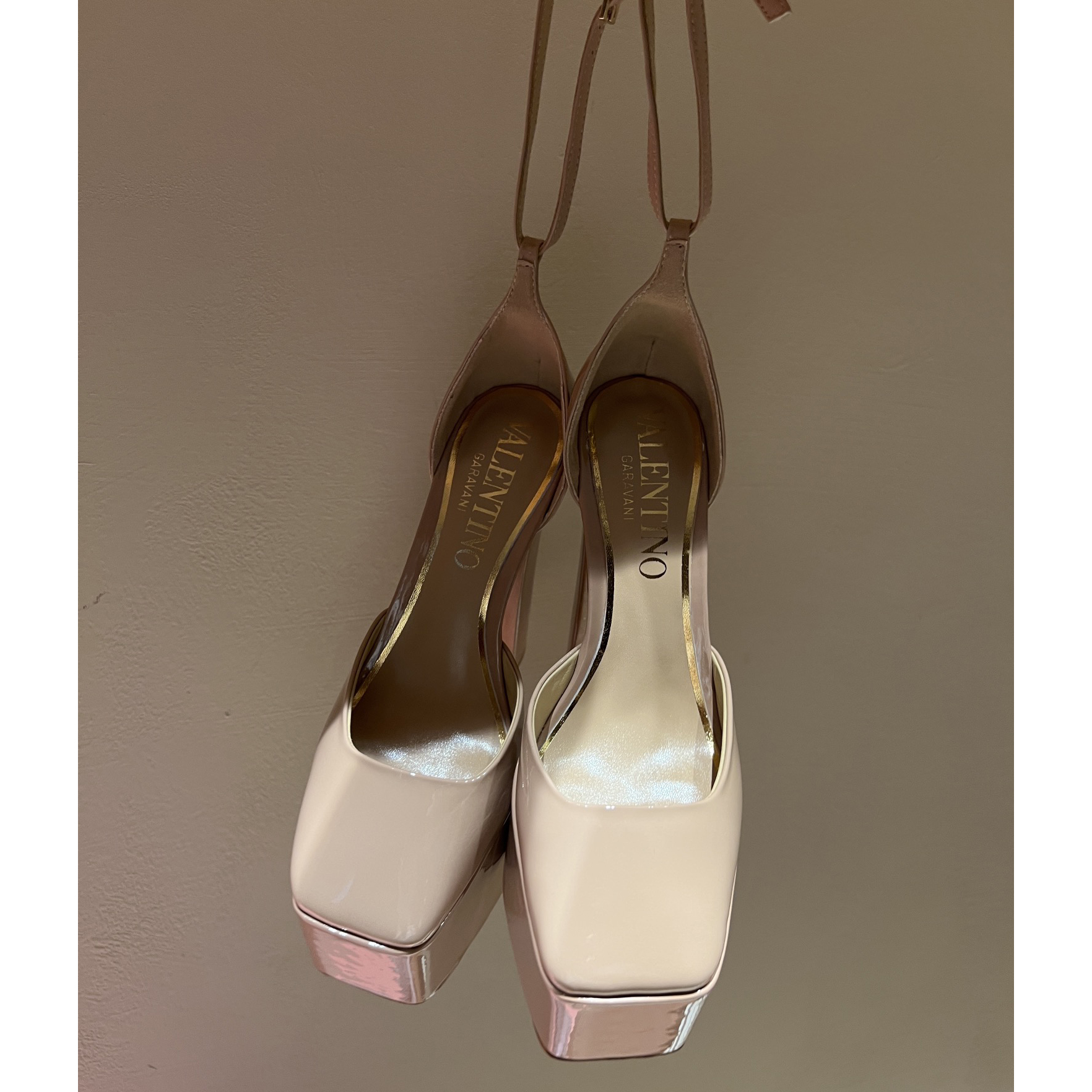 Valenti Garavani Tan-Go Platform Pump In Patent Leather  155 MM - DopestKickz