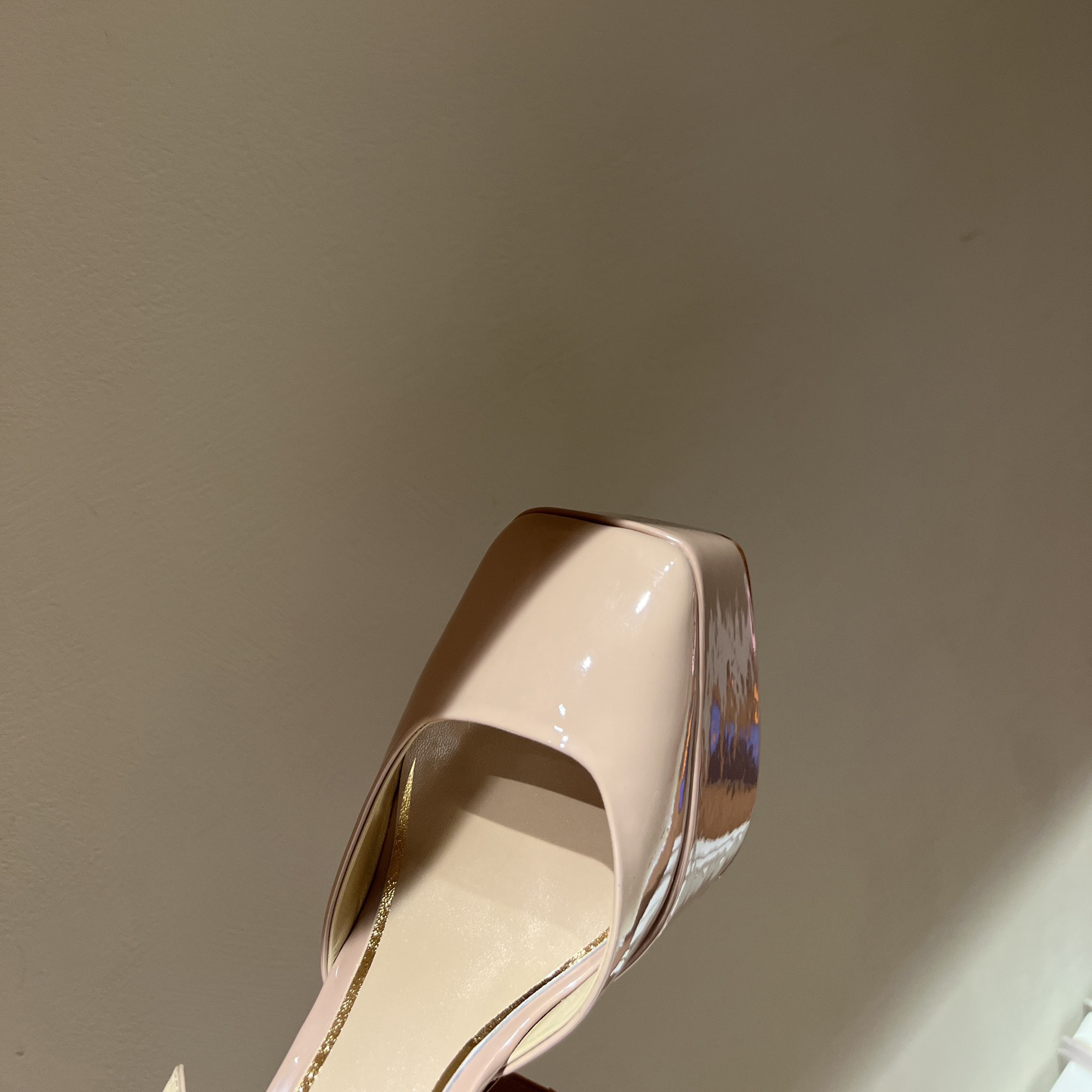 Valenti Garavani Tan-Go Platform Pump In Patent Leather  155 MM - DopestKickz